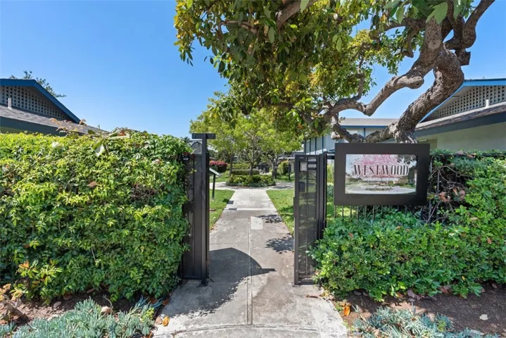 1107 W Memory Lane 14a, Santa Ana, California 92706