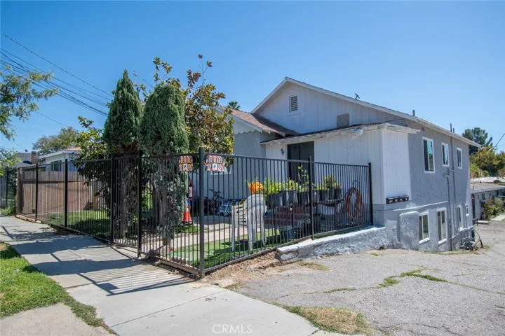 2826 10th Street, Riverside, California 92507