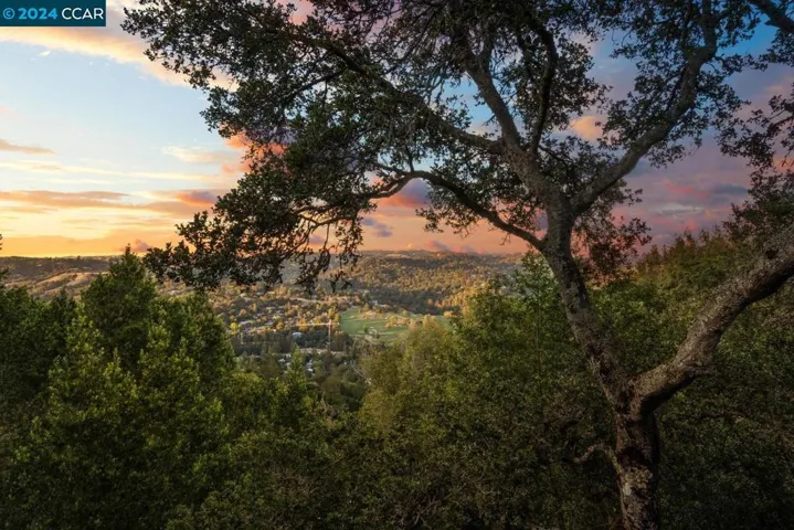 15 Miramonte Road, Orinda, California 94563