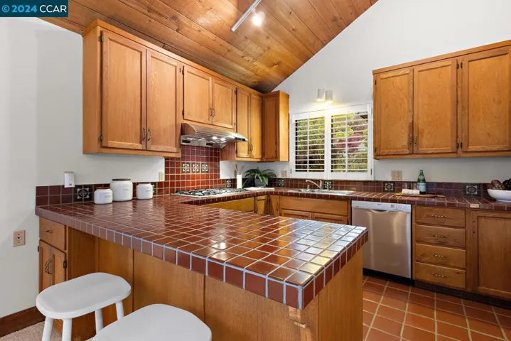 15 Miramonte Road, Orinda, California 94563