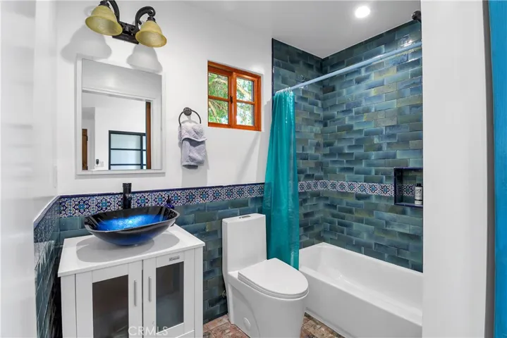 23735 Tiara Street, Woodland Hills, California 91367