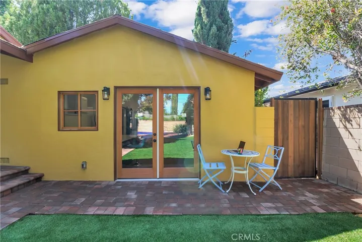 23735 Tiara Street, Woodland Hills, California 91367