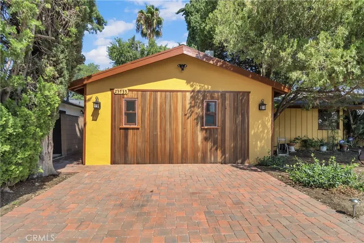 23735 Tiara Street, Woodland Hills, California 91367