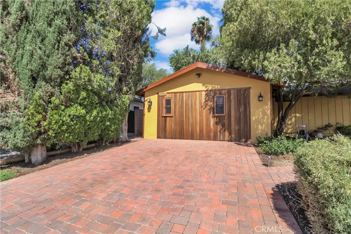 23735 Tiara Street, Woodland Hills, California 91367