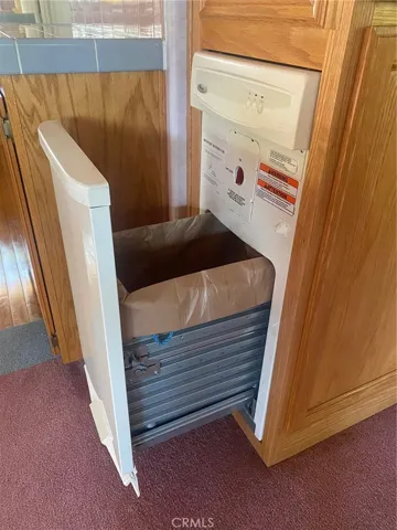 Trash compactor