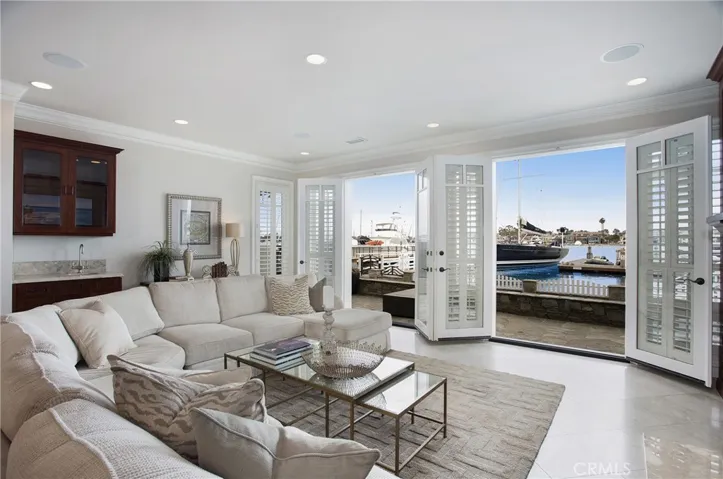421 E Edgewater Avenue, Newport Beach, California 92661