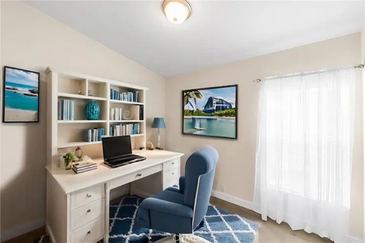 Office Staging Suggestion: Done with AI