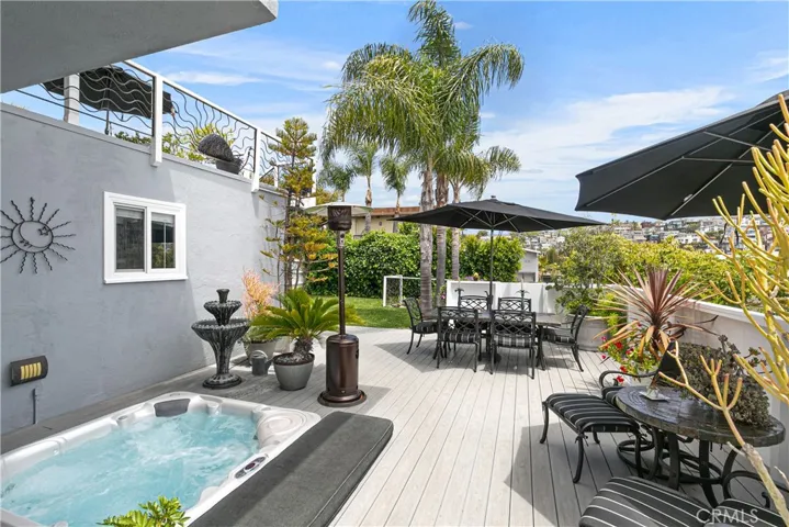 1094 Noria Street, Laguna Beach, California 92651