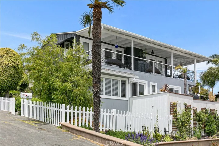 1094 Noria Street, Laguna Beach, California 92651