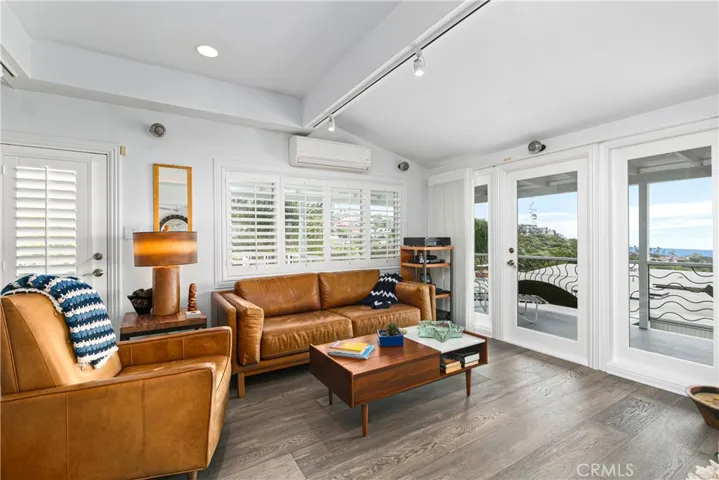 1094 Noria Street, Laguna Beach, California 92651