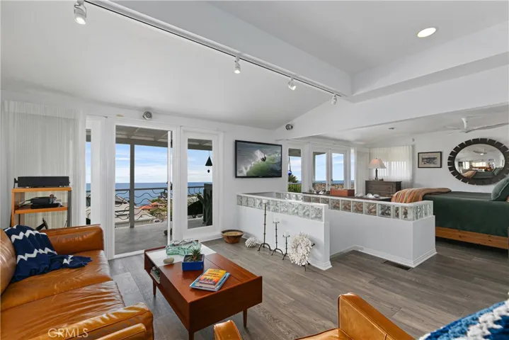 1094 Noria Street, Laguna Beach, California 92651