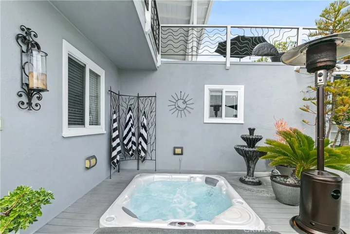 1094 Noria Street, Laguna Beach, California 92651