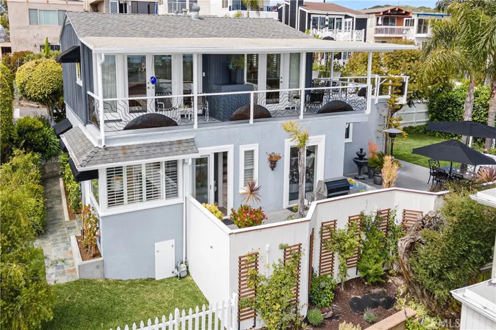 1094 Noria Street, Laguna Beach, California 92651