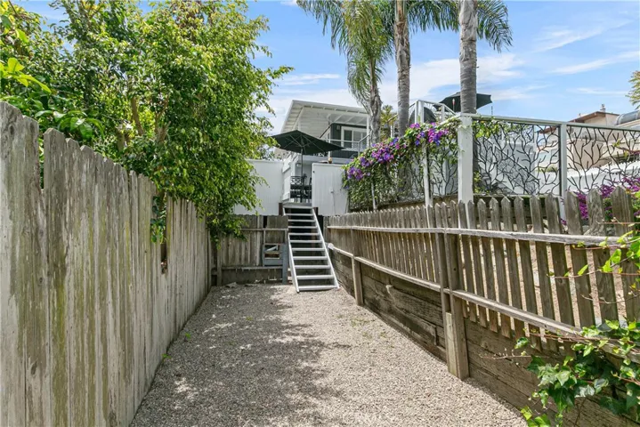 1094 Noria Street, Laguna Beach, California 92651