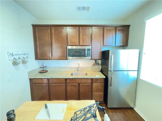 4049 Running Oak Lane 2, San Bernardino, California 92407