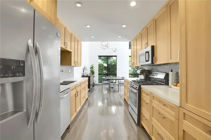 13331 Moorpark Street 333, Sherman Oaks, California 91423