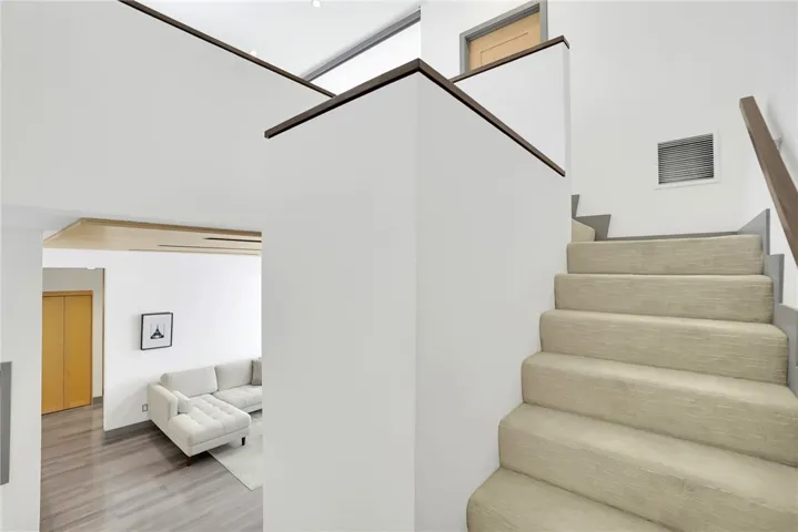 13331 Moorpark Street 333, Sherman Oaks, California 91423