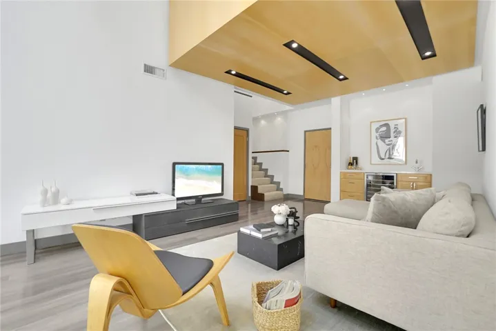 13331 Moorpark Street 333, Sherman Oaks, California 91423
