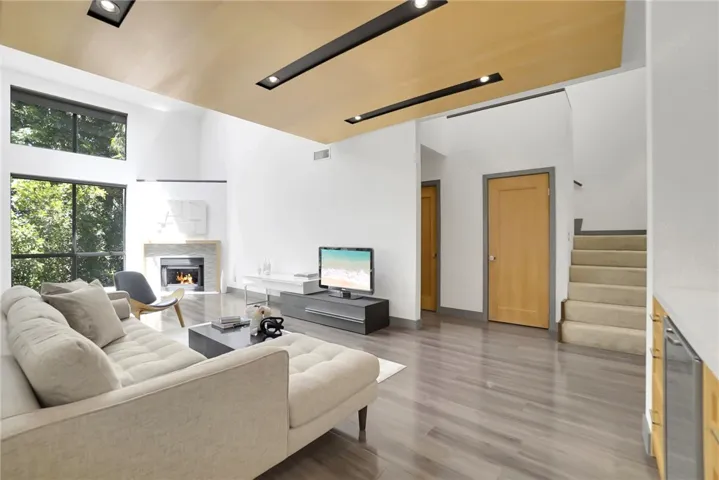 13331 Moorpark Street 333, Sherman Oaks, California 91423