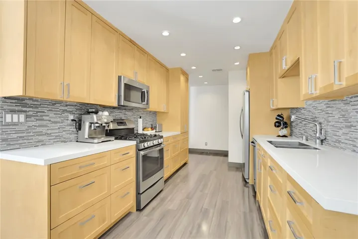 13331 Moorpark Street 333, Sherman Oaks, California 91423