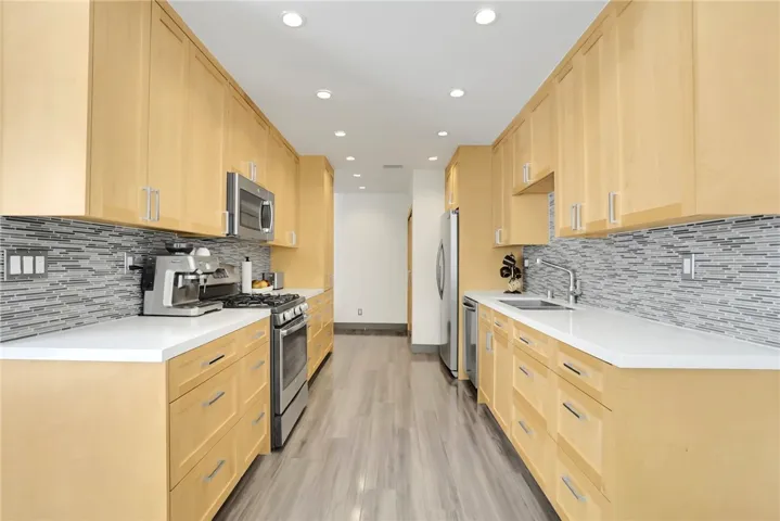 13331 Moorpark Street 333, Sherman Oaks, California 91423