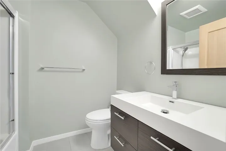 13331 Moorpark Street 333, Sherman Oaks, California 91423