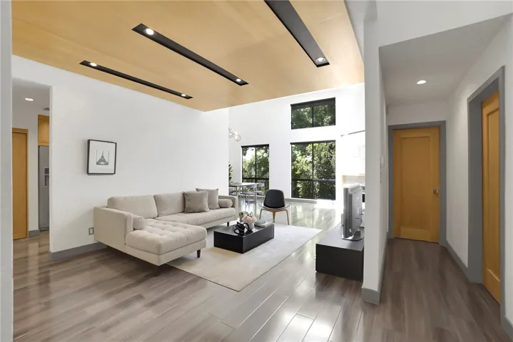 13331 Moorpark Street 333, Sherman Oaks, California 91423