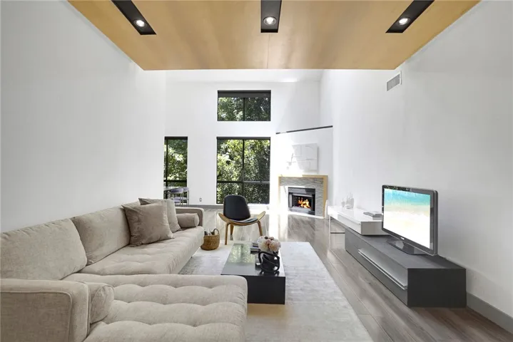 13331 Moorpark Street 333, Sherman Oaks, California 91423