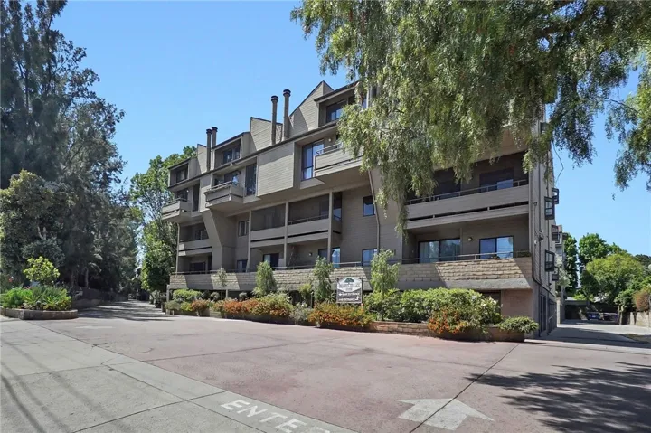 13331 Moorpark Street 333, Sherman Oaks, California 91423