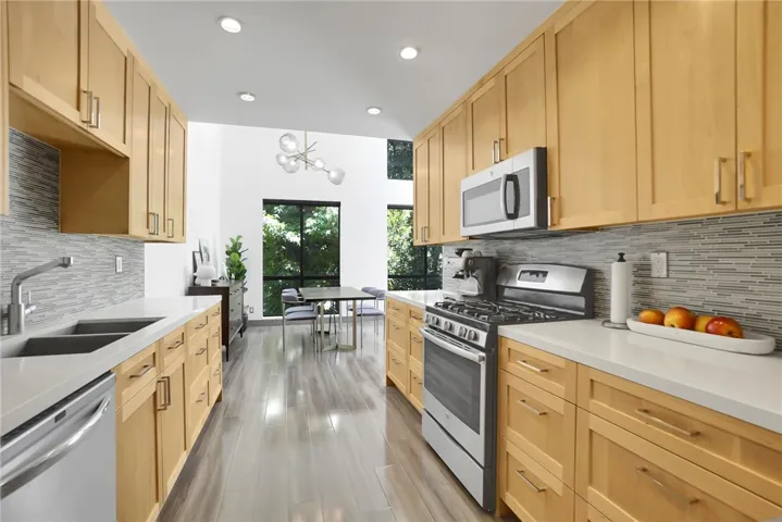13331 Moorpark Street 333, Sherman Oaks, California 91423