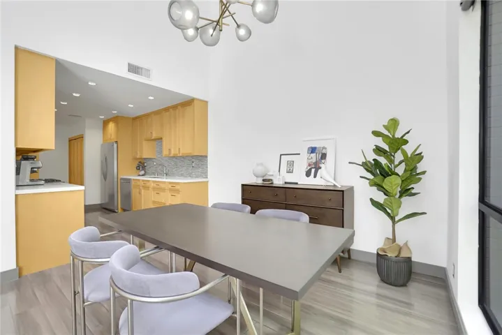 13331 Moorpark Street 333, Sherman Oaks, California 91423
