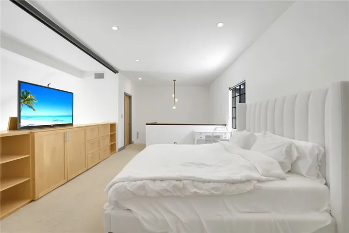 13331 Moorpark Street 333, Sherman Oaks, California 91423