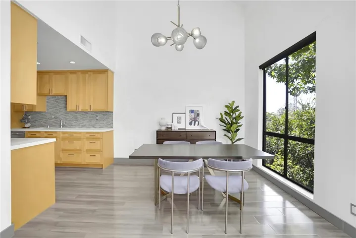 13331 Moorpark Street 333, Sherman Oaks, California 91423