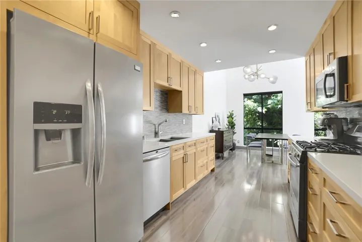 13331 Moorpark Street 333, Sherman Oaks, California 91423