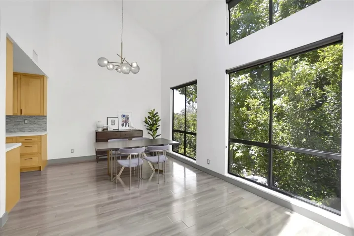 13331 Moorpark Street 333, Sherman Oaks, California 91423