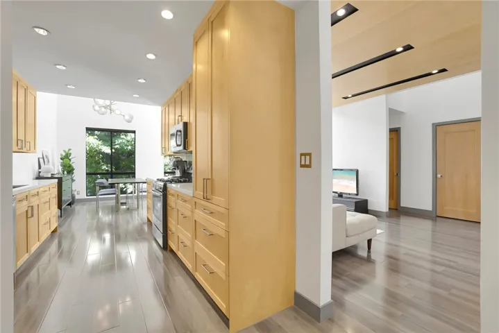 13331 Moorpark Street 333, Sherman Oaks, California 91423