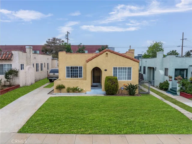 6727 7th Avenue, Los Angeles, California 90043