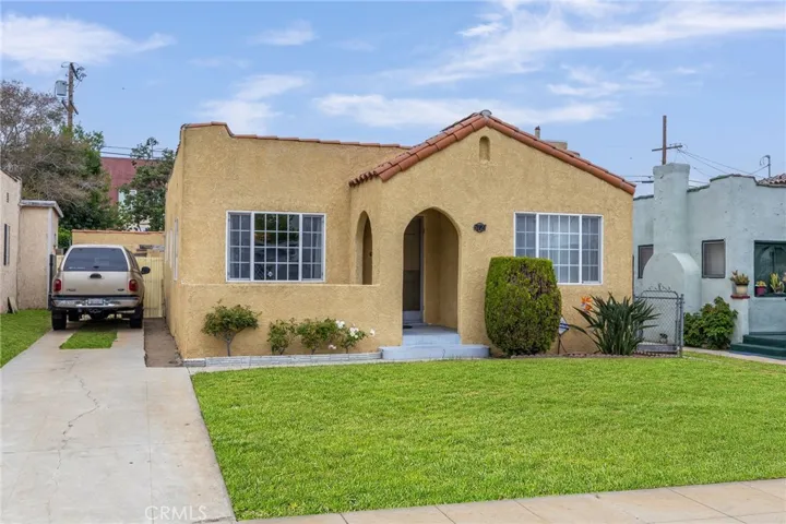6727 7th Avenue, Los Angeles, California 90043