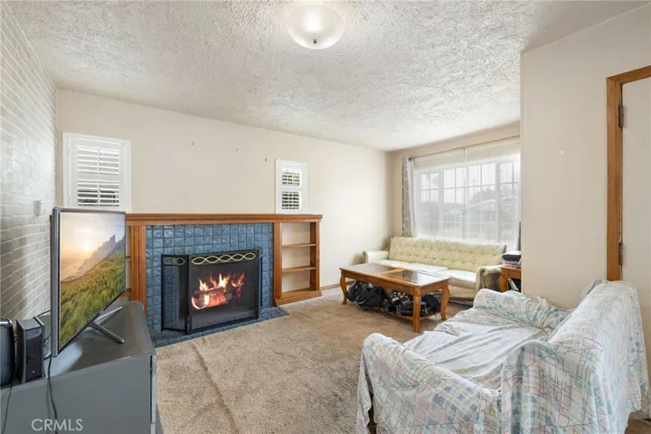 6727 7th Avenue, Los Angeles, California 90043