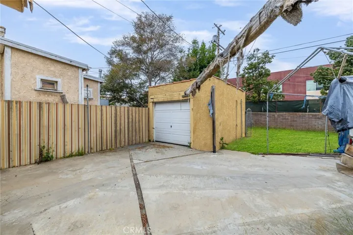 6727 7th Avenue, Los Angeles, California 90043