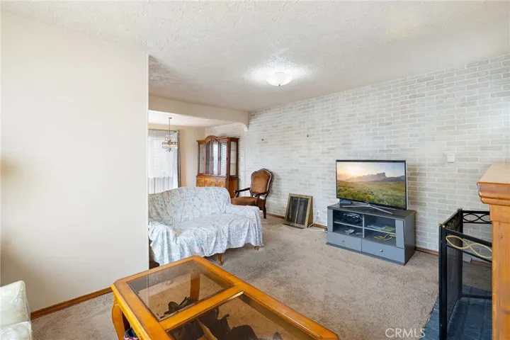 6727 7th Avenue, Los Angeles, California 90043