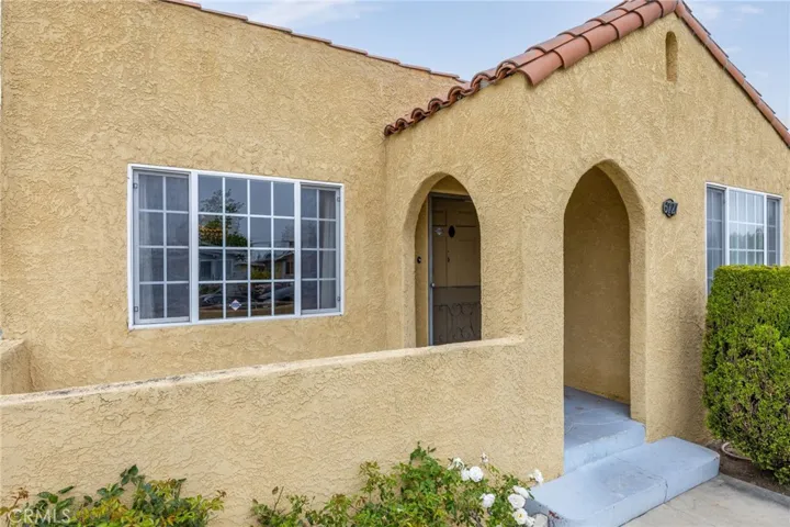6727 7th Avenue, Los Angeles, California 90043