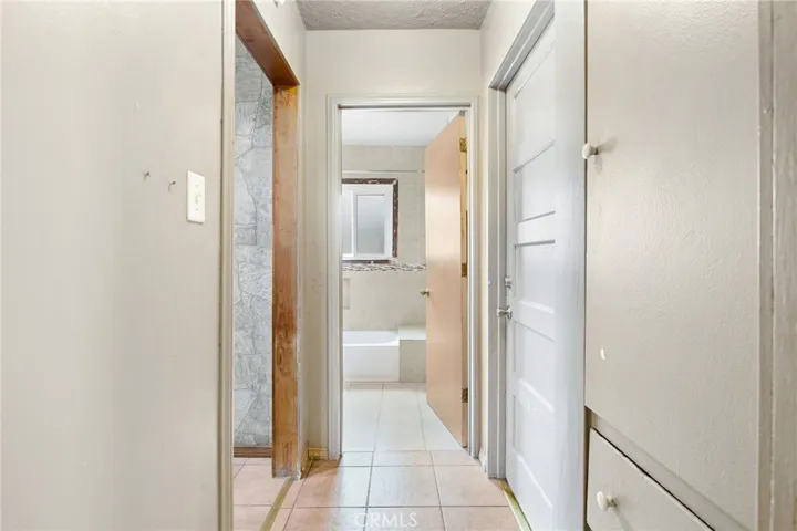 6727 7th Avenue, Los Angeles, California 90043