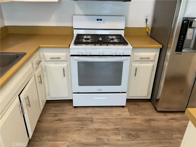 Gas Stove & Microwave