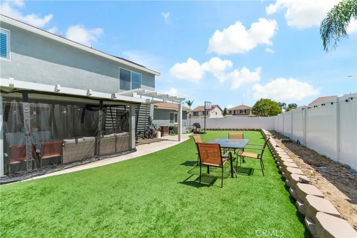Large water-wise backyard