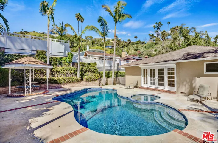 1535 Glenmont Drive, Glendale, California 91207