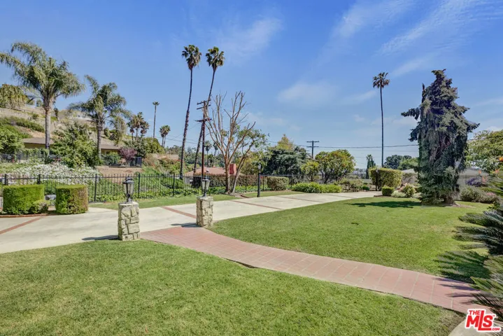 1535 Glenmont Drive, Glendale, California 91207