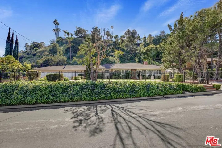 1535 Glenmont Drive, Glendale, California 91207