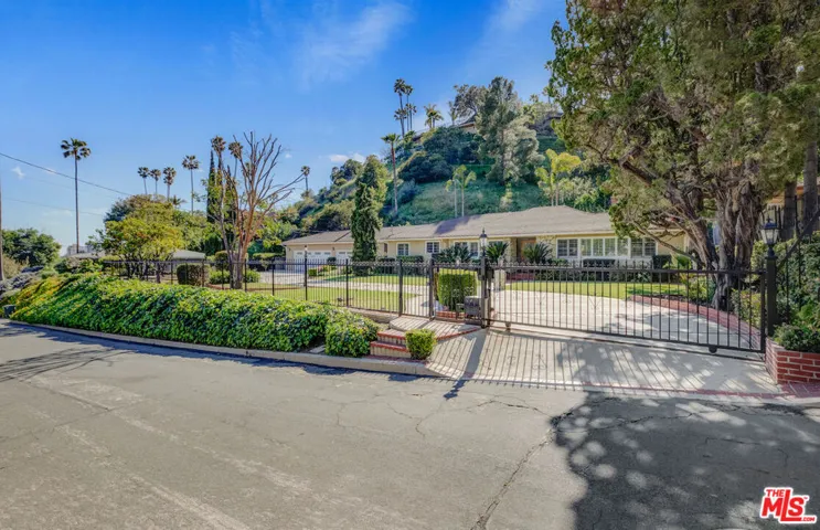 1535 Glenmont Drive, Glendale, California 91207