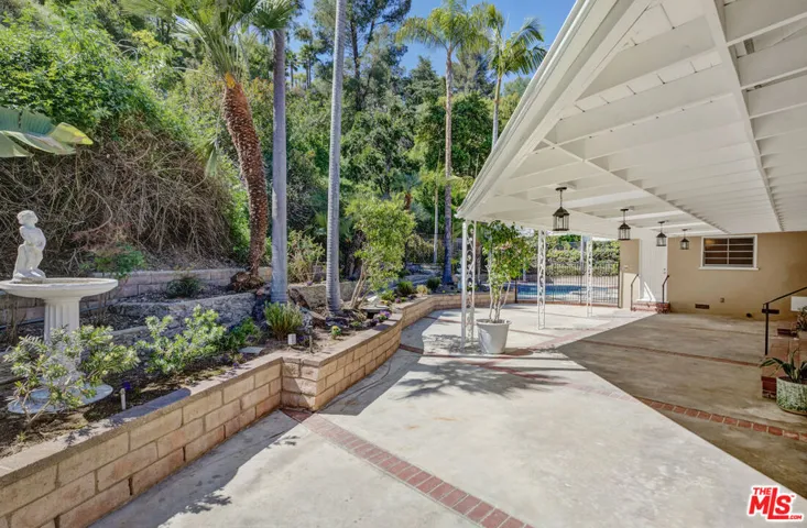 1535 Glenmont Drive, Glendale, California 91207